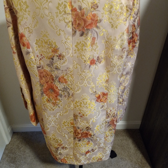 Two piece suit - Picture 4 of 8